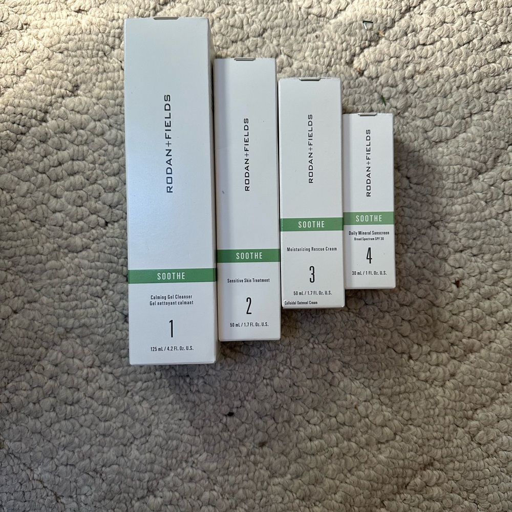 Rodan + Fields Soothe Skincare Set - White